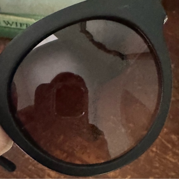 Tory Burch Black Round Gradient Sunglasses - Picture 12 of 15